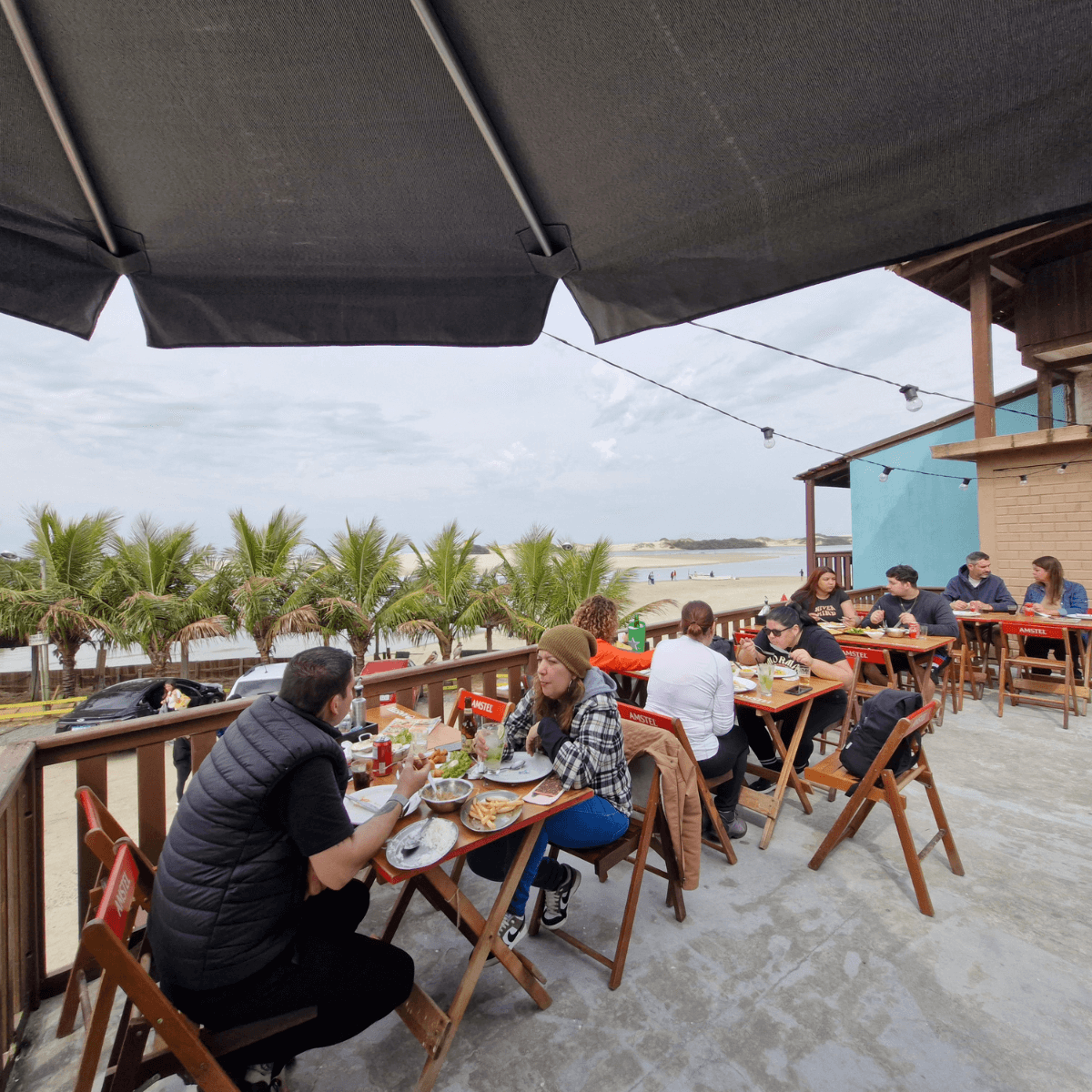 Deck com vista para o mar no Restaurante GuardaGosto, Guarda do Embaú (Palhoça/SC).